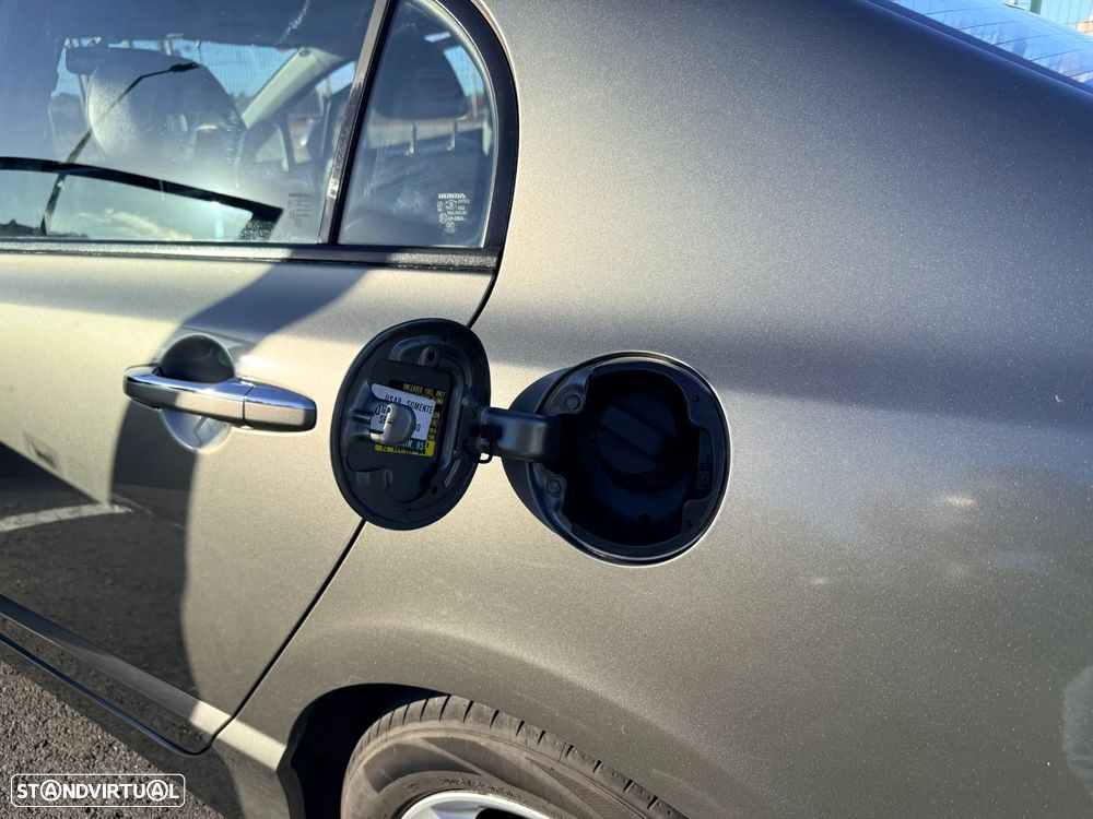 Honda Civic 1.8 ES - 29