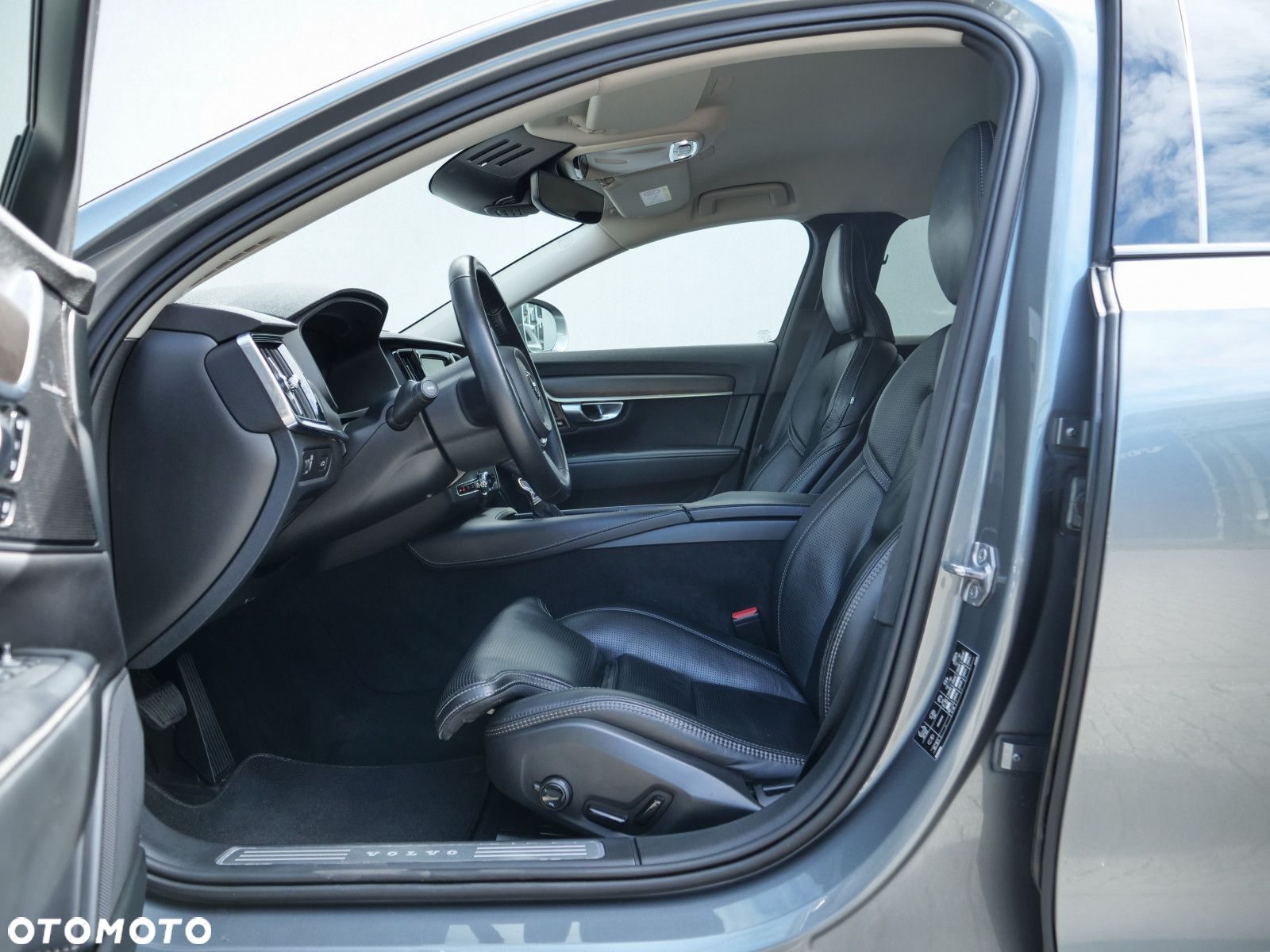 Volvo V90 Cross Country - 13