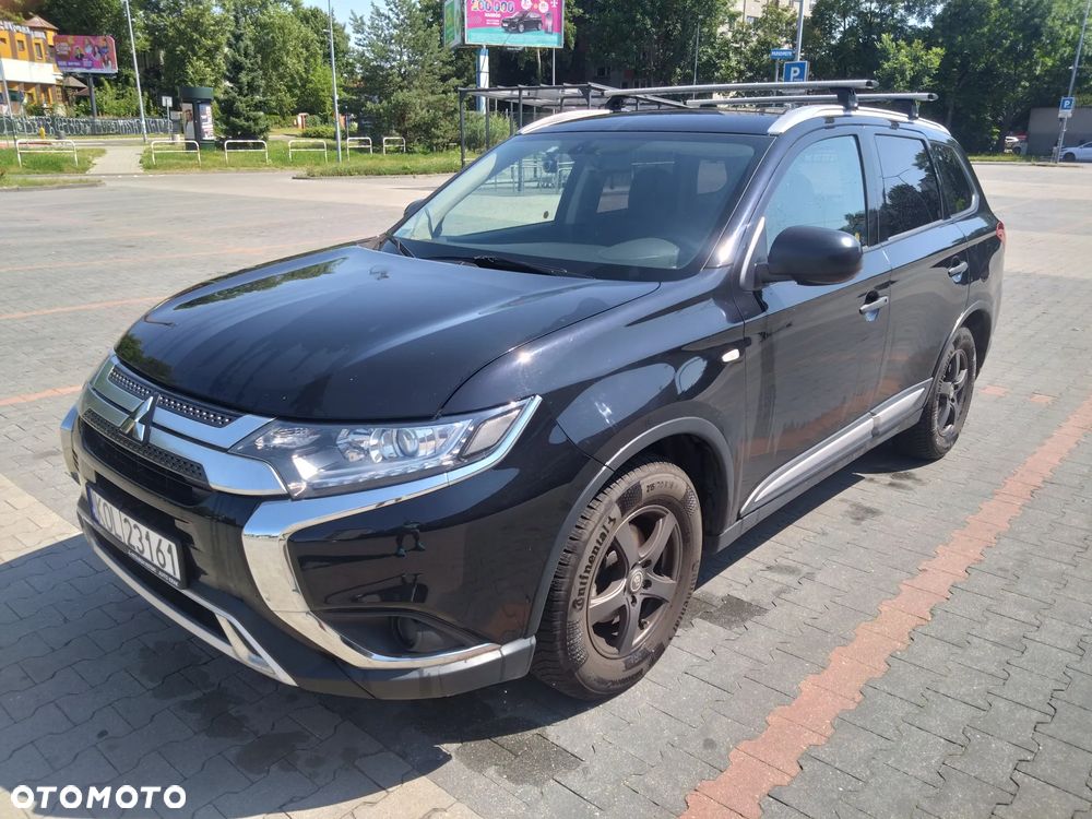 Mitsubishi Outlander 2.0 Invite + 2WD - 2