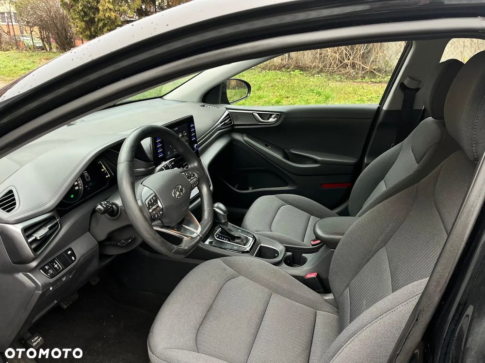 Hyundai IONIQ Hybrid Business - 13