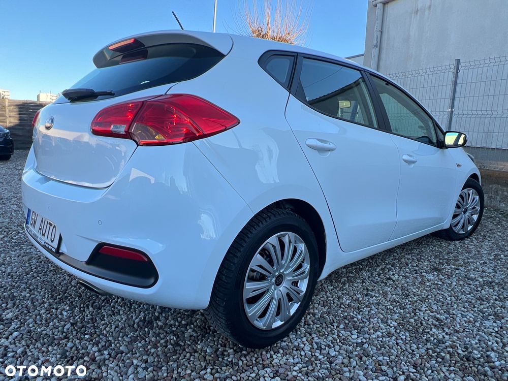 Kia Ceed 1.6 GDI Dream Team Edition - 11