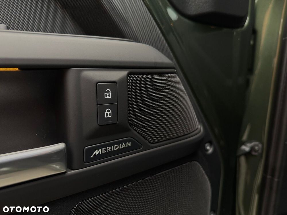 Land Rover Defender - 8