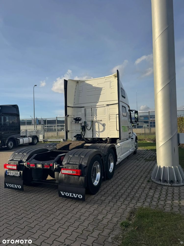 Volvo VNL860 - 13