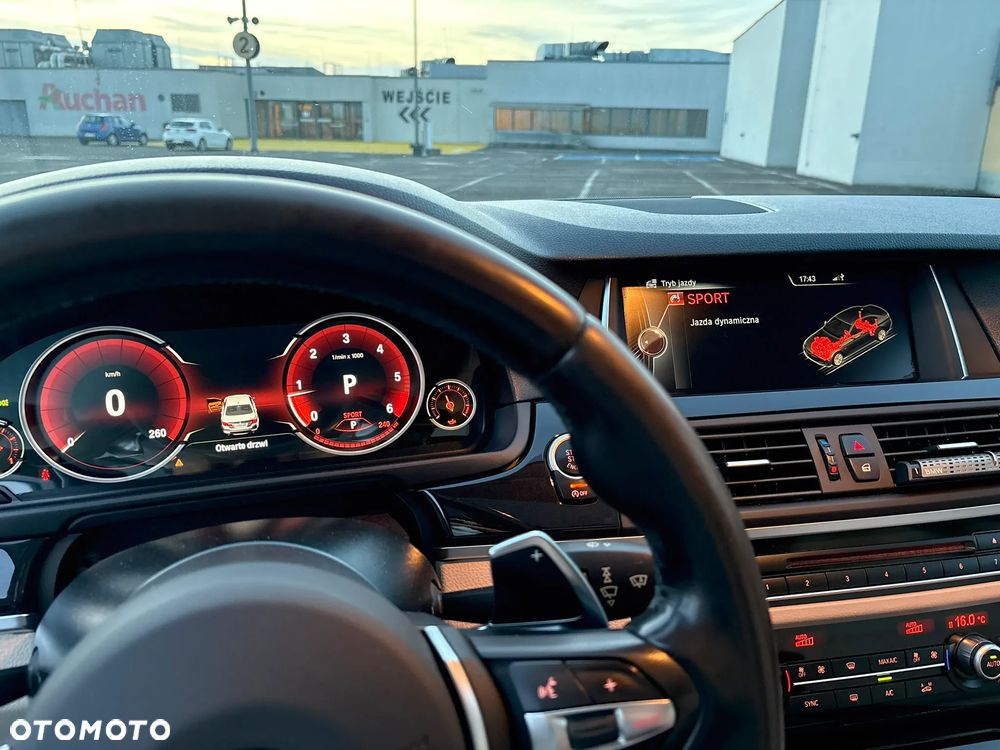 BMW Seria 5 520d xDrive - 31