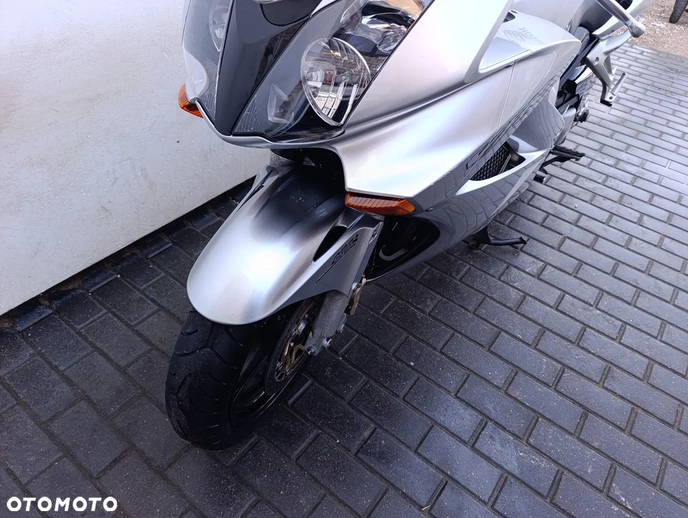Honda VFR - 10