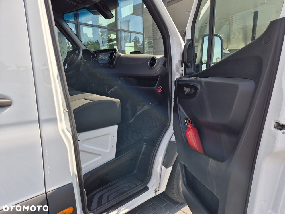 Mercedes-Benz Sprinter 317 - 15