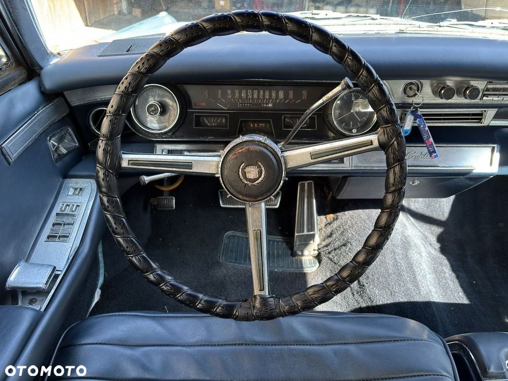 Cadillac Deville - 14