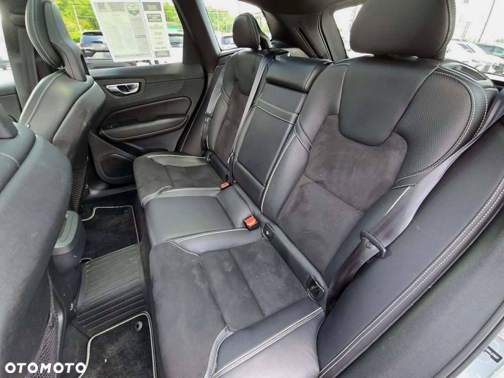 Volvo XC 60 T6 AWD R-Design - 11