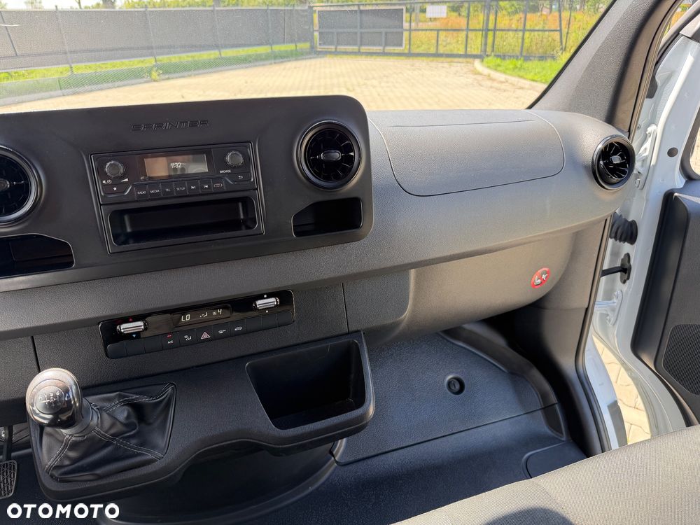 Mercedes-Benz Sprinter - 21