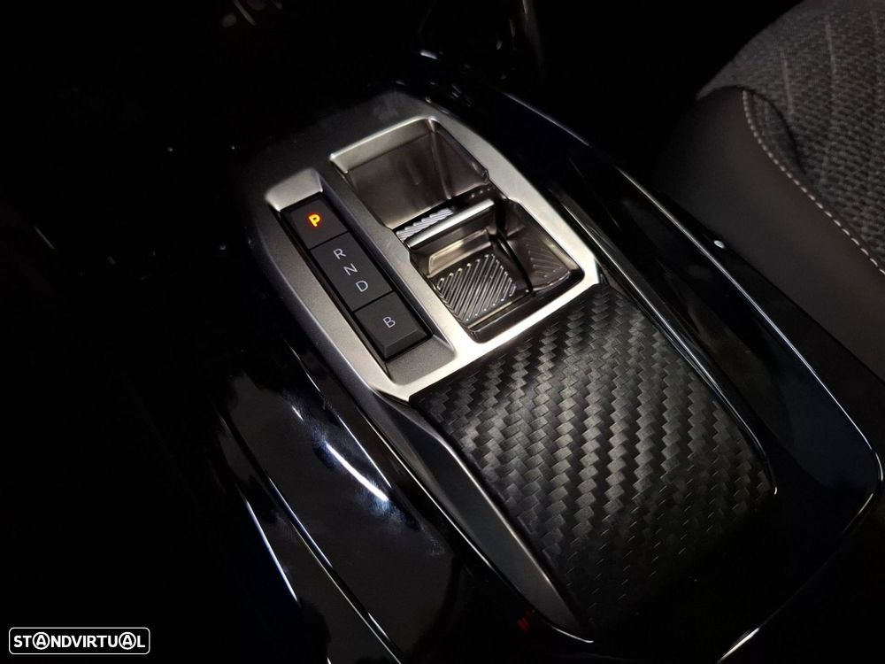Peugeot e-208 50 kWh Allure — fotografia 17