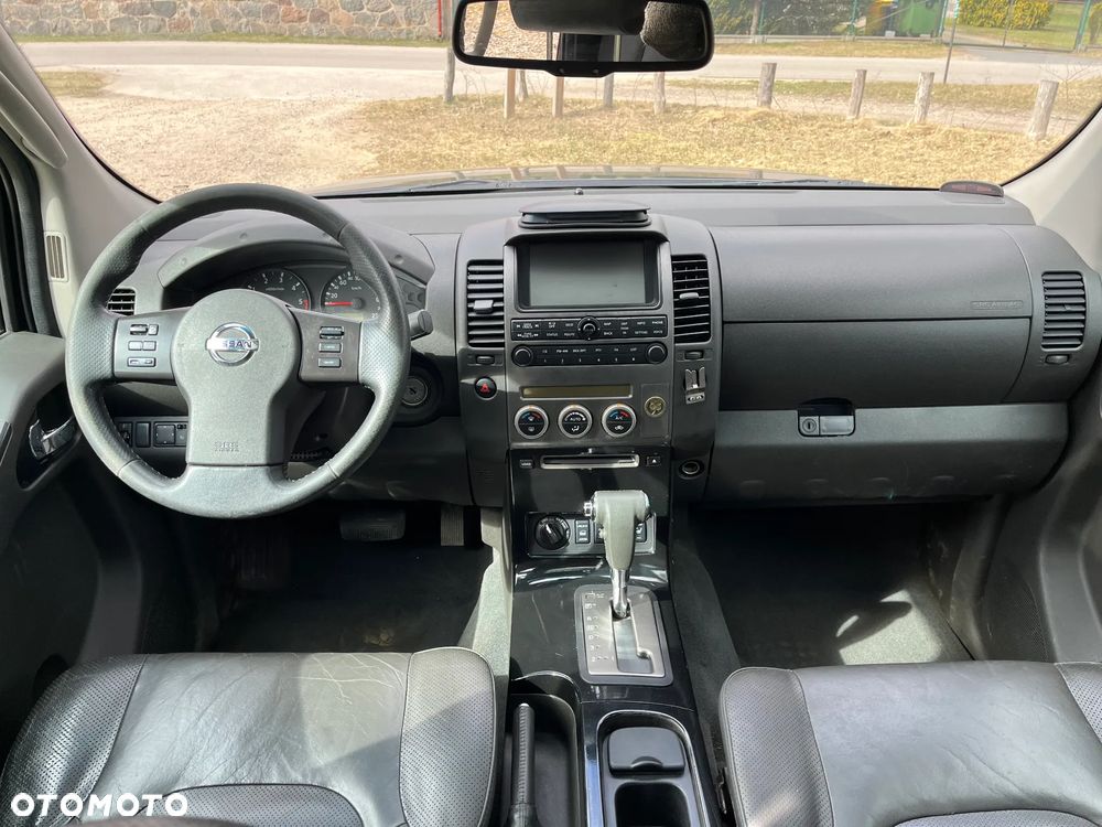 Nissan Navara 2.5 D Platinum - 10