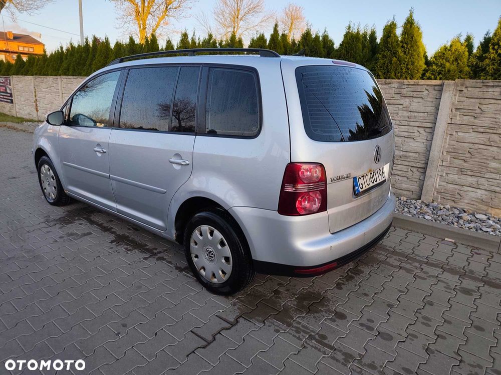 Volkswagen Touran 2010 photo 3
