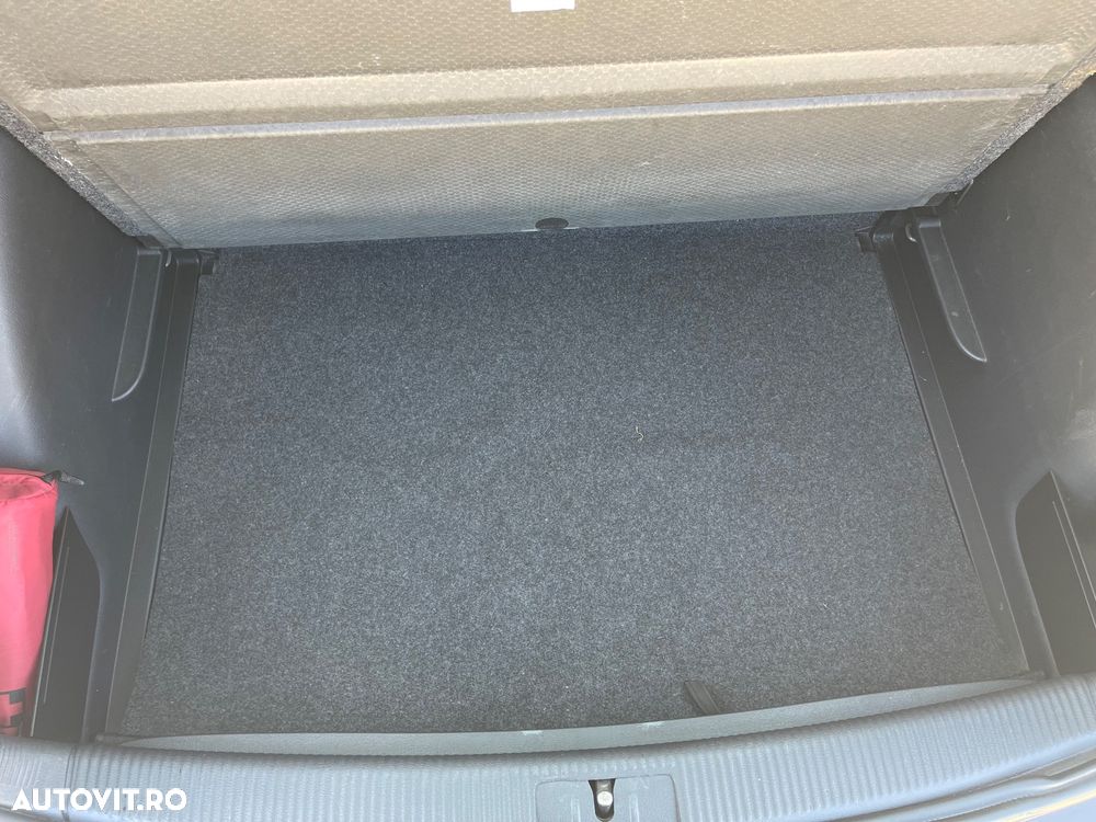 Volkswagen Golf Plus 1.6 TDI DPF Trendline - 25