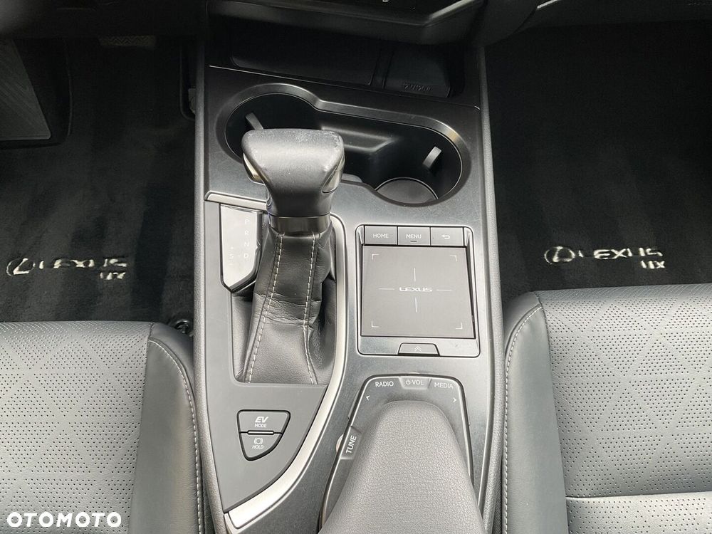 Lexus UX - 27