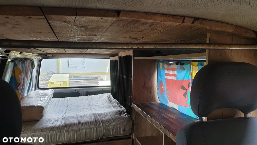 Volkswagen Transporter - 11
