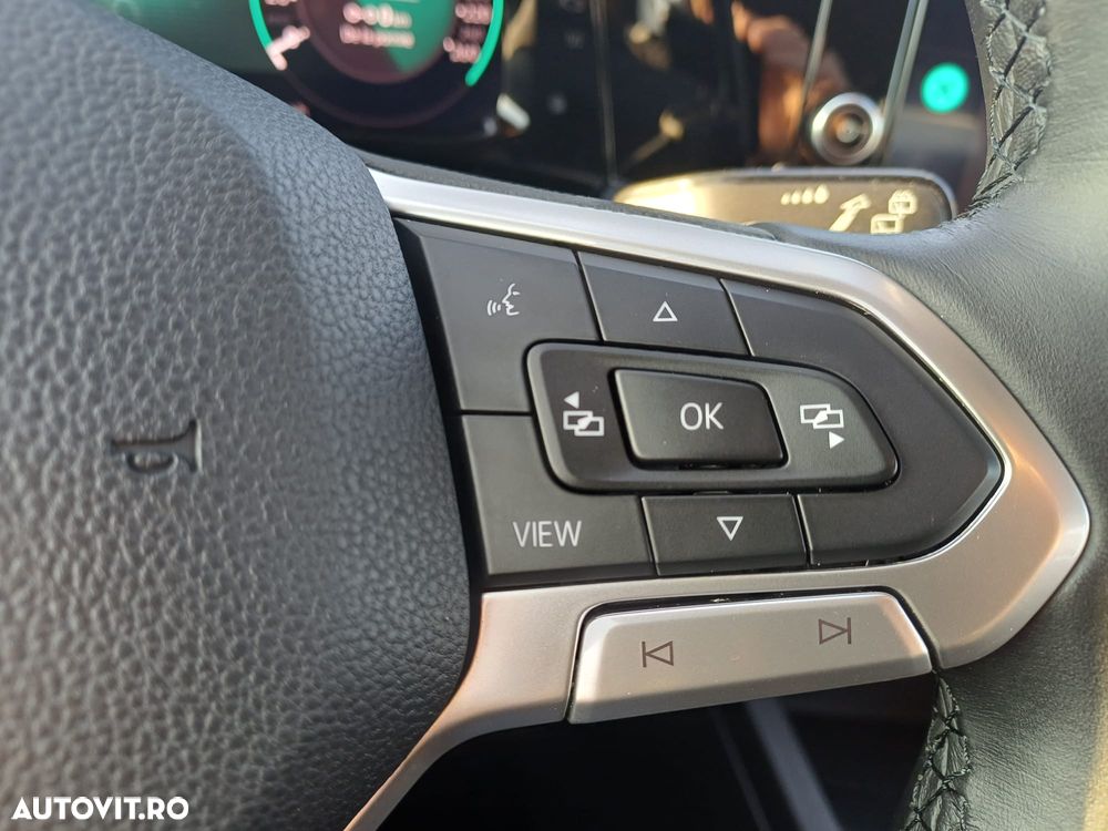 Volkswagen Golf 1.5 TSI ACT Life - 16