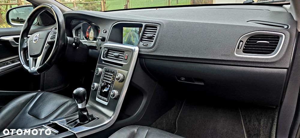 Volvo V60 T3 Summum - 36