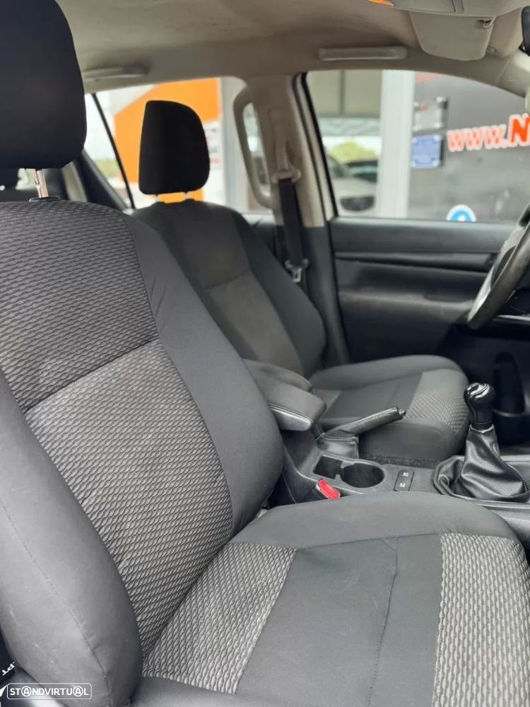 Toyota Hilux 2.4 D-4D 4WD CD CM - 12