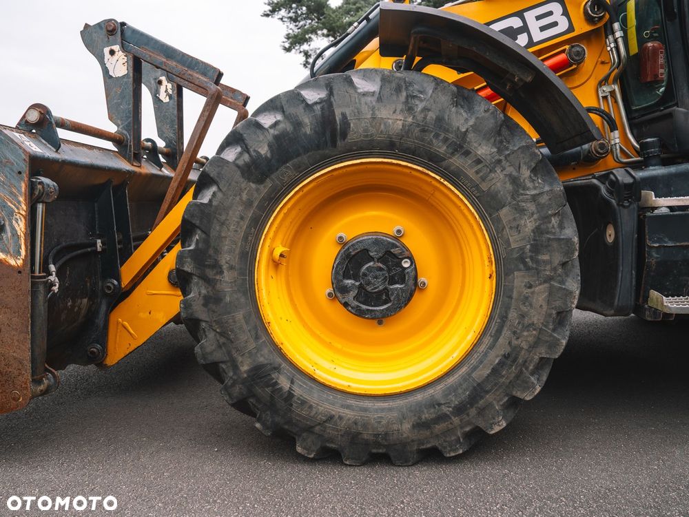 JCB 4CX - 13