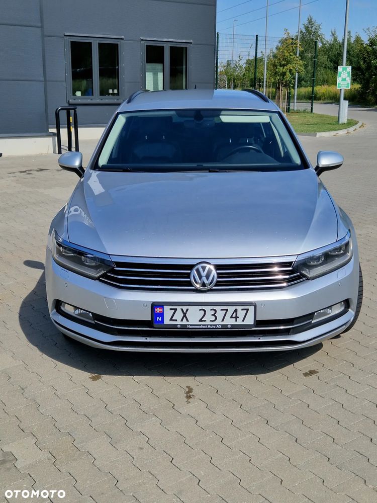 Volkswagen Passat - 1
