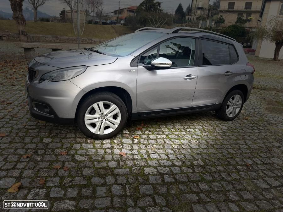 Peugeot 2008 1.2 PureTech Style - 6