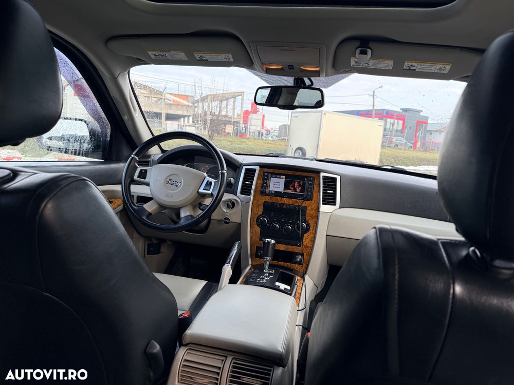 Jeep Grand Cherokee - 12