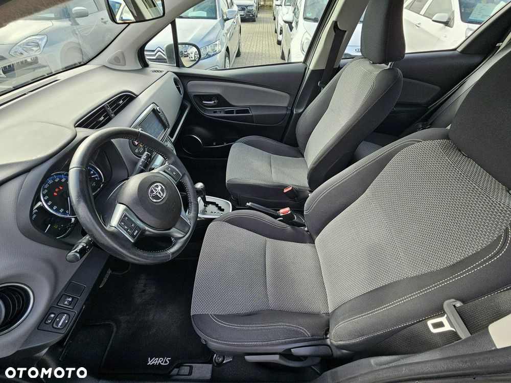 Toyota Yaris Hybrid 100 Business Edition - 36
