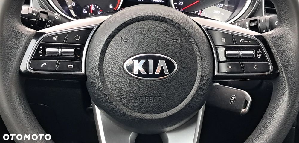 Kia Ceed - 31