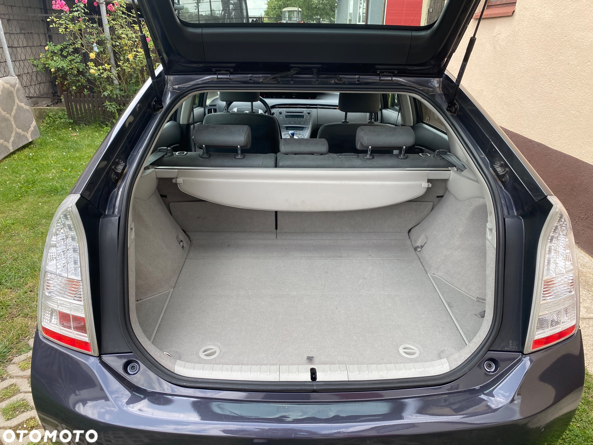 Toyota Prius (Hybrid) - 13