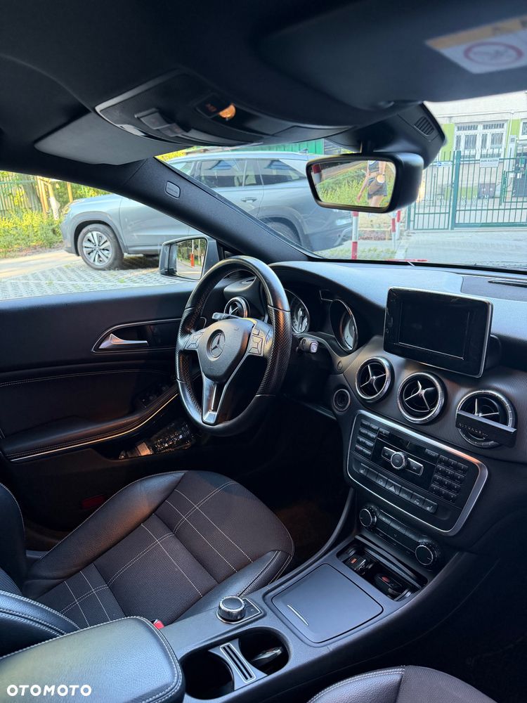 Mercedes-Benz CLA 220 d 4Matic 7G-DCT - 8