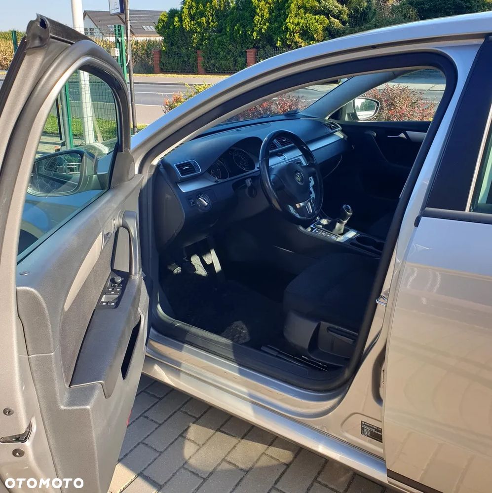 Volkswagen Passat - 16