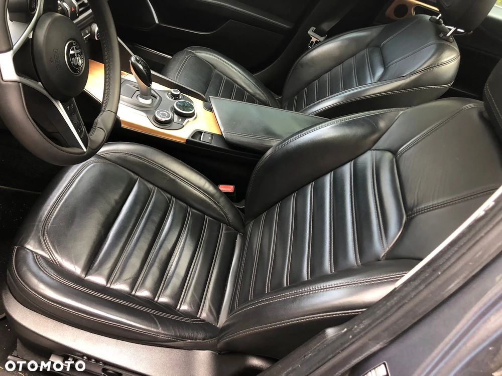 Alfa Romeo Giulia 2.0 Turbo 16V AT8 Veloce Ti - 18