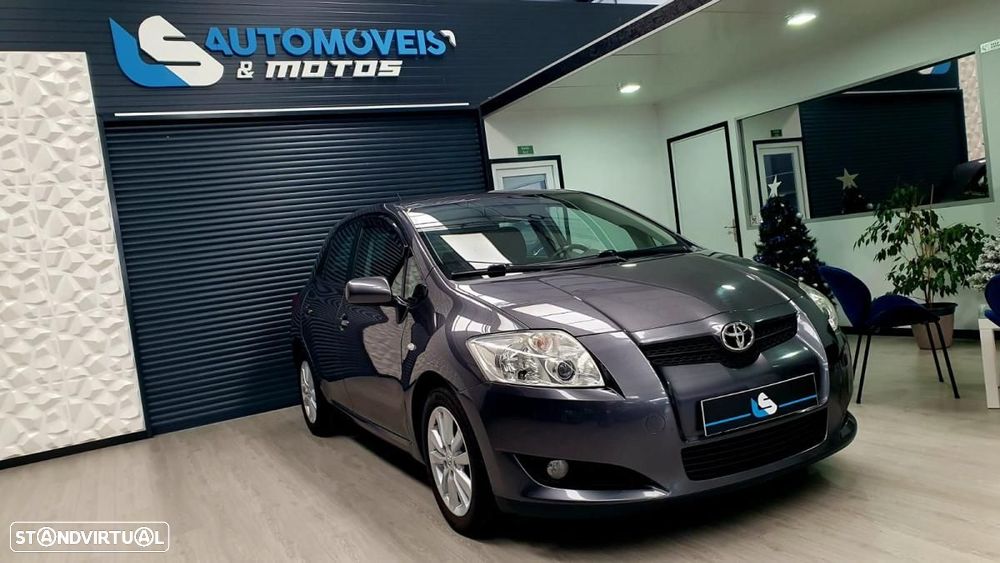 Toyota Auris 2.0 D-4D Exclusive - 1
