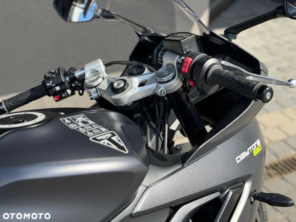 Triumph Daytona - 4