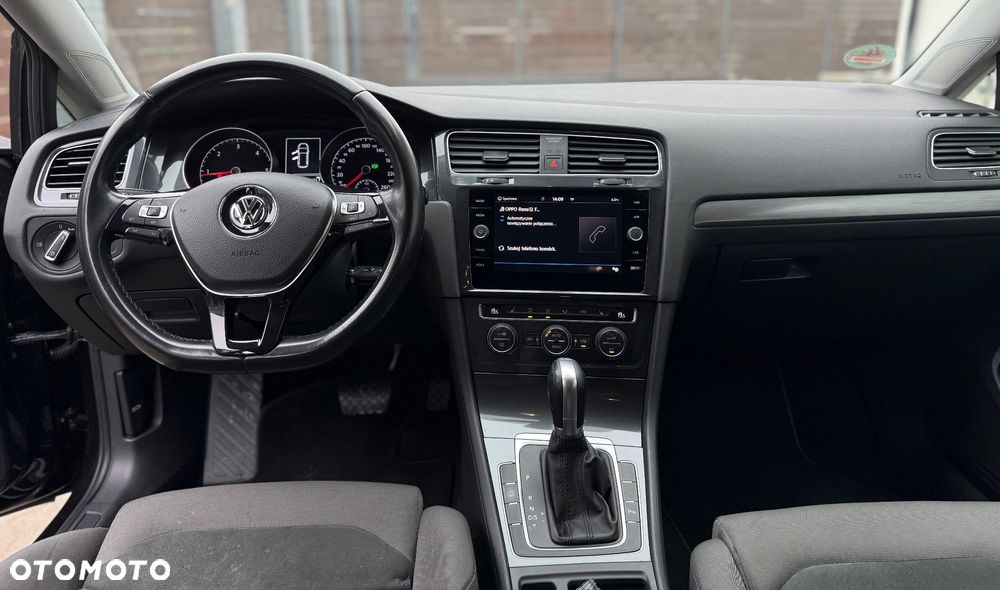 Volkswagen Golf - 11