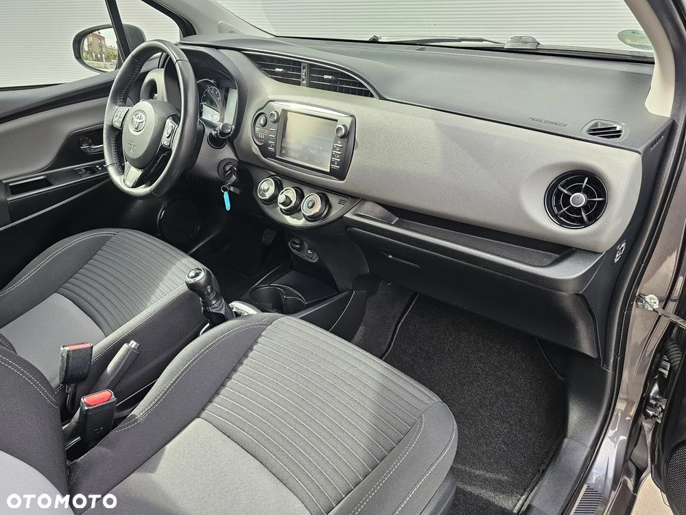 Toyota Yaris 1.0 VVT-i Team Deutschland - 35