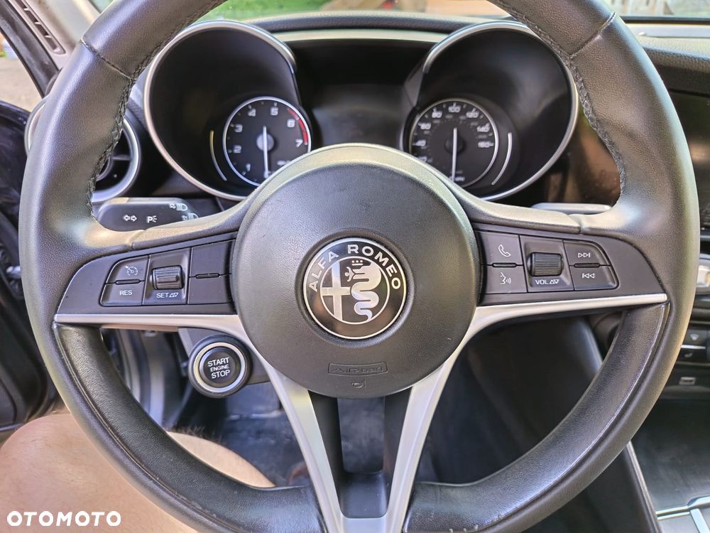 Alfa Romeo Giulia 2.0 Turbo 16V AT8 Veloce Ti - 9