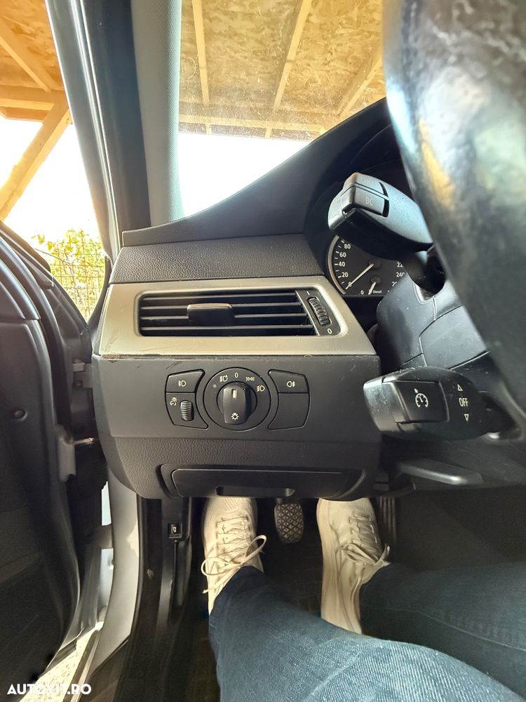 BMW Seria 5 520d Touring - 12