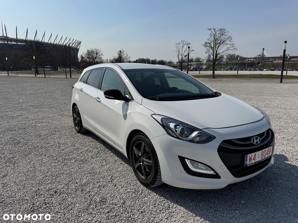 Hyundai i30 1.6 CRDi Fifa World Cup Edition - 1