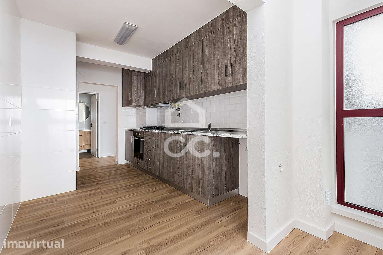Apartamento T3 totalmente remodelado na Horta das Figueiras, Évora - Grande imagem: 2/27