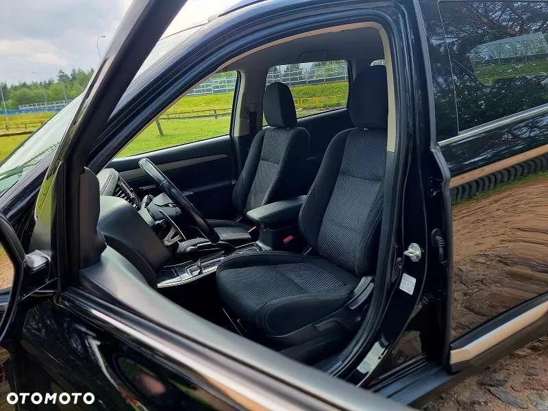Mitsubishi Outlander 2.0 Instyle Navi 4WD CVT - 8