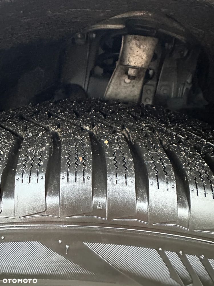 Volvo XC 60 B4 B Plus Dark - 18