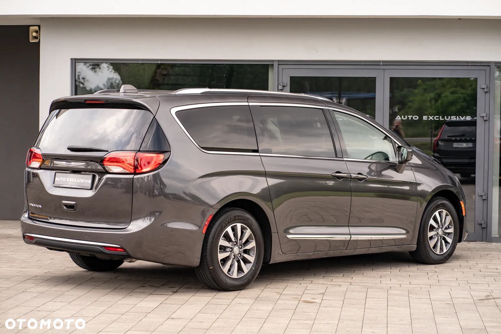 Chrysler Pacifica - 23