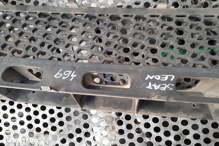 Grila bara fata centru Seat Leon 2 1P [2005 - 2009] Hatchback 5-usi 2 - 1