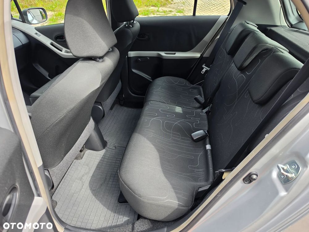 Toyota Yaris - 32