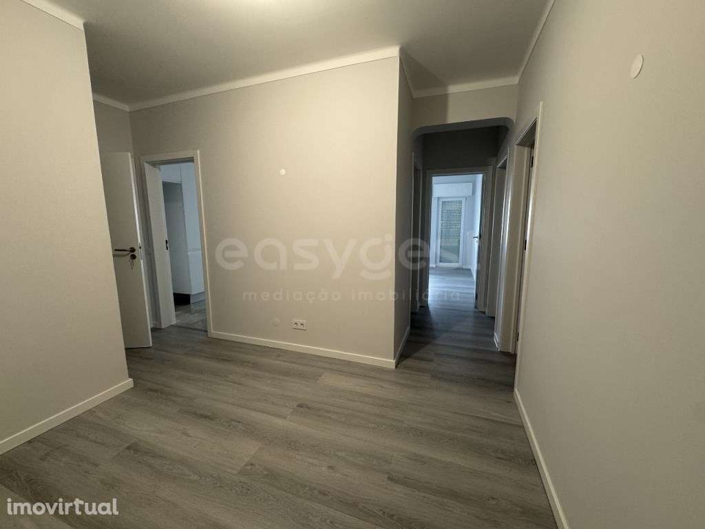 Apartamento T3 totalmente remodelado, que combina funcionalidade e ... - Grande imagem: 4/28