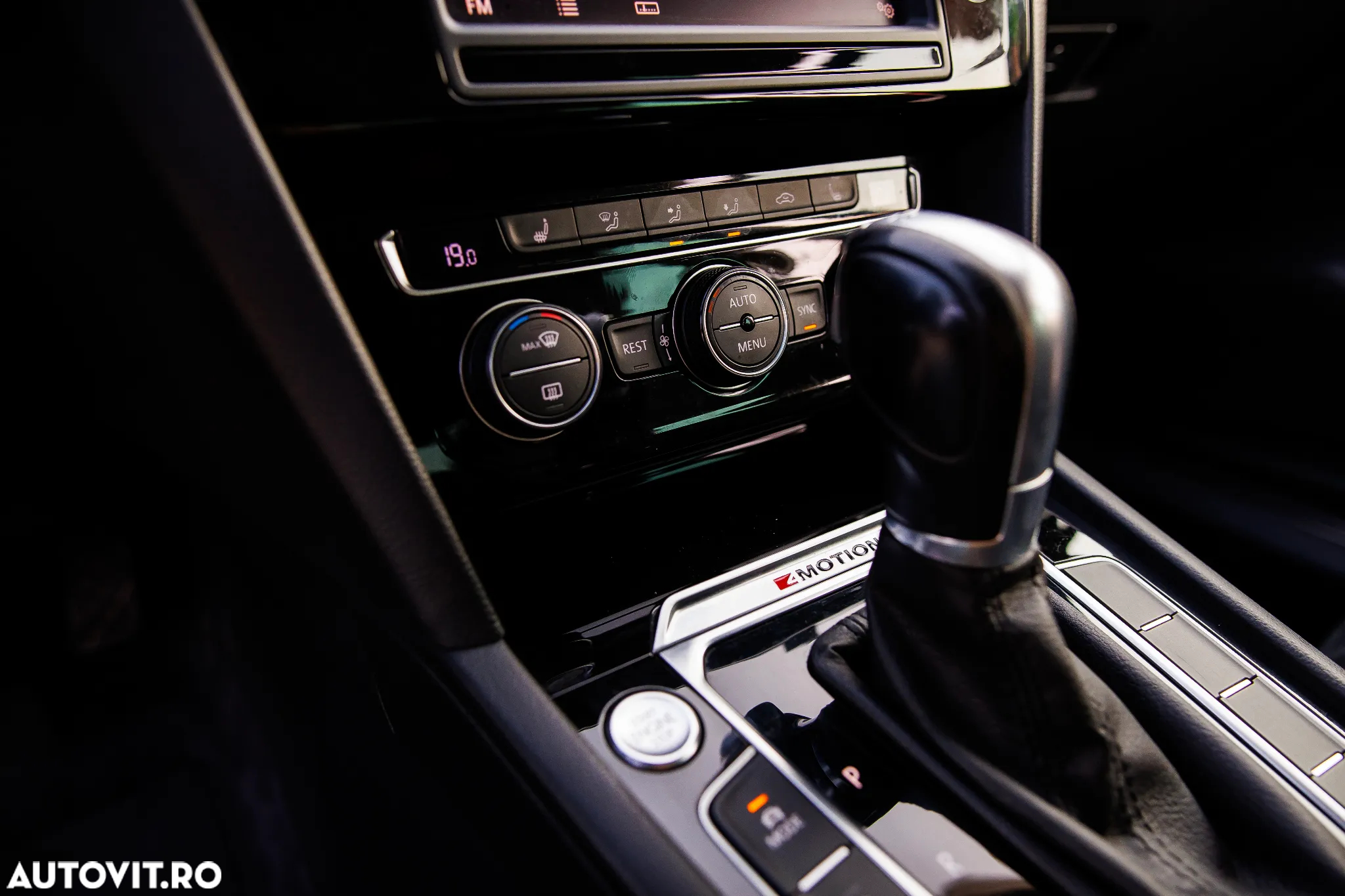 Volkswagen Passat Variant 2.0 TDI DSG 4Motion Highline - 13