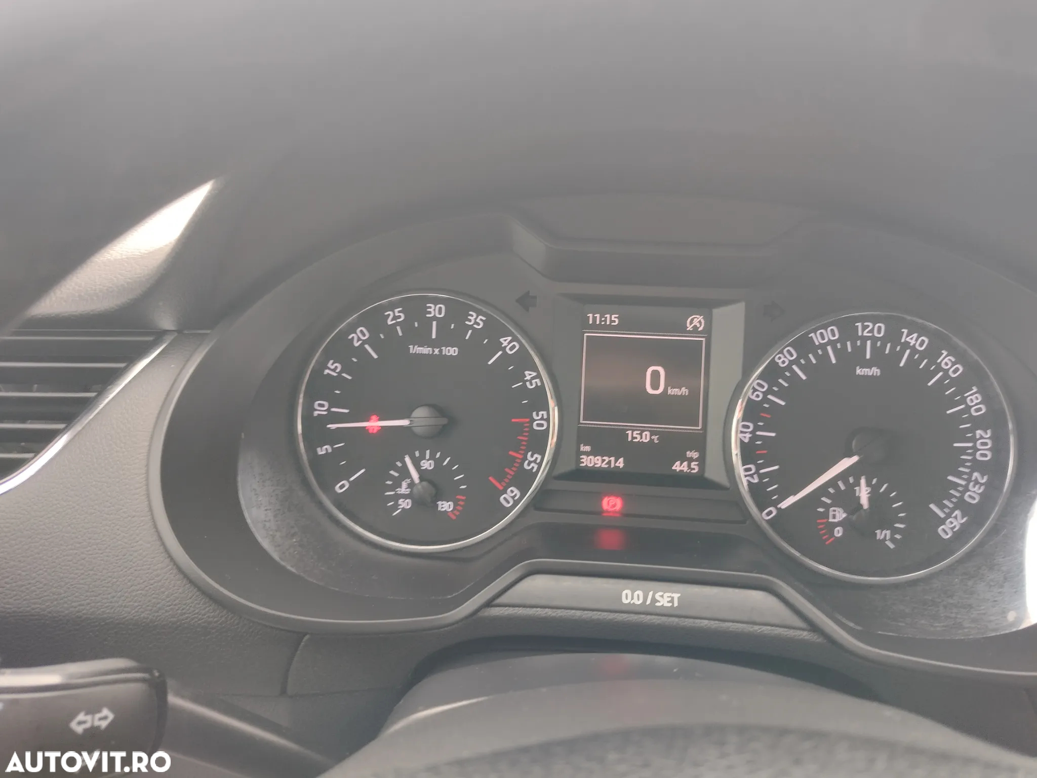 Skoda Octavia 1.6 TDI AMBITION - 9