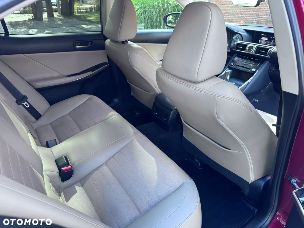 Lexus IS 200t / 300 Elegance - 18