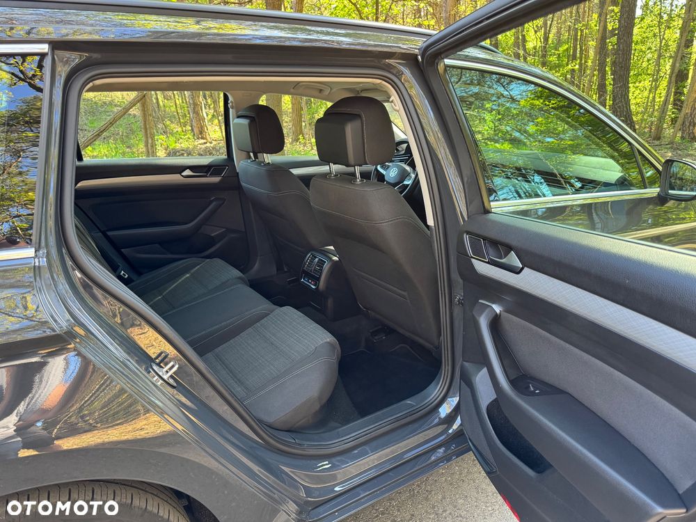 Volkswagen Passat 2.0 TDI SCR DSG Business - 31